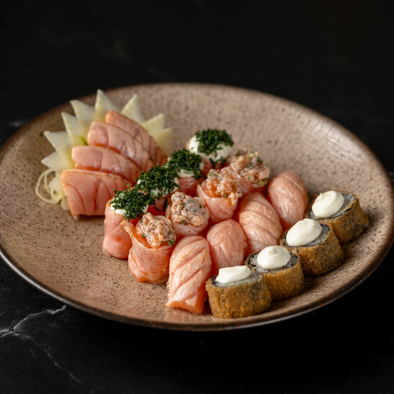 4 sashimi salmão flambado, 4 joy salmão flambado, 4 joy salmão flambado com couve, 4 niguiri salmão flambado, 4 hot creme.
