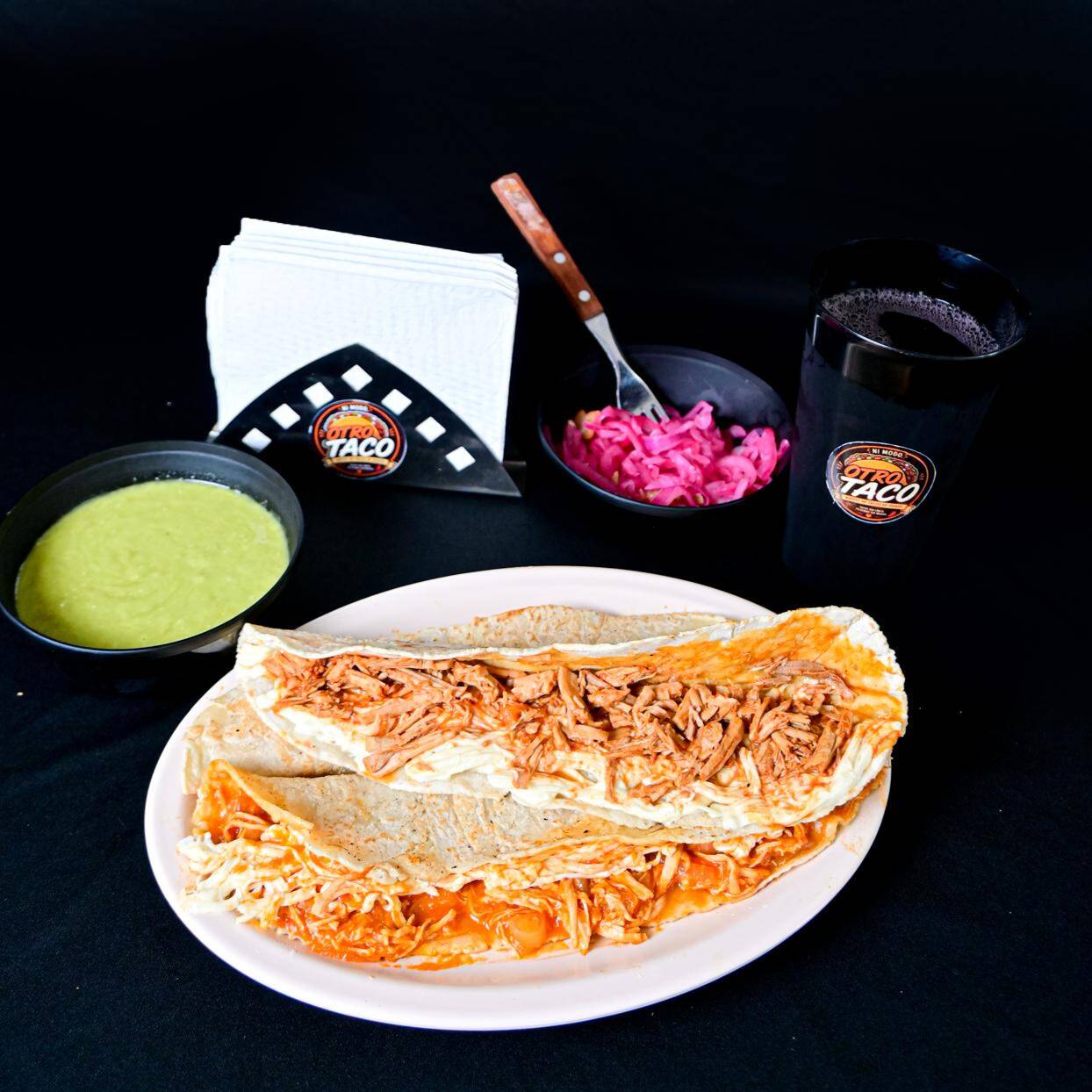 2 Mega Quesadillas y 1 Litro de Agua