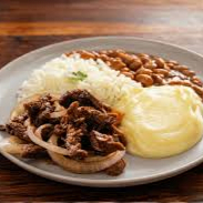 Clássico e saboroso! Bife acebolado suculento e bem temperado, acompanhado de arroz branco soltinho, feijão branco saboroso e purê de batatas inglesas cremoso. Uma refeição reconfortante, deliciosa e com o autêntico sabor de comida caseira!