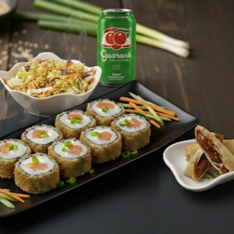 Yakisoba Grande de Frango + 12 Hots Filadelfia Salmão + Harumaki Doce de Leite + Refrigerante Lata