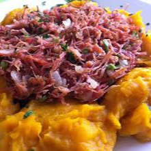FEIJÃO, ARROZ, FAROFA, MACARRÃO, BATATA FRITA E PURE DE ABÓBORA. SALADA: MAIONESE