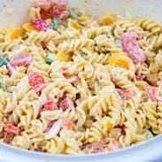 pote de 500g com salada de macarrão