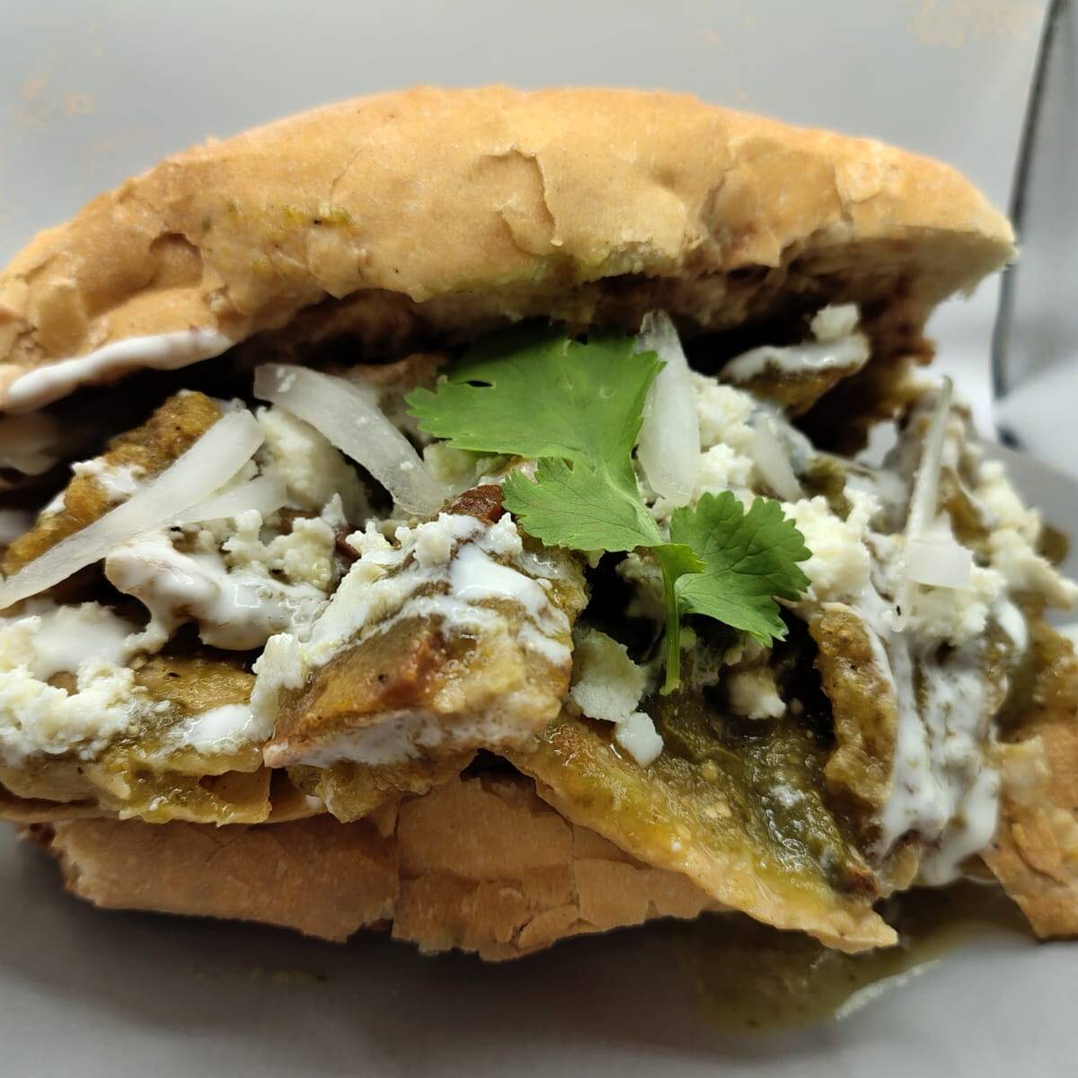 Torta de Chilaquiles Sencilla