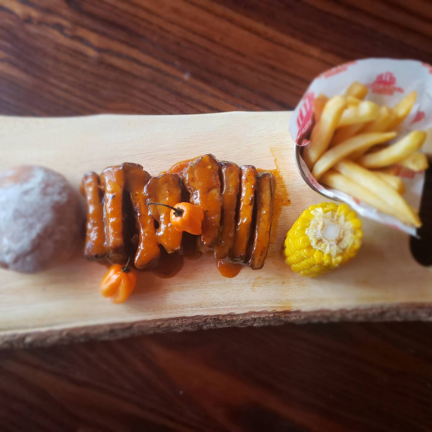 1/3 Costillas BBQ, Papas Francesas y Elote Dulce