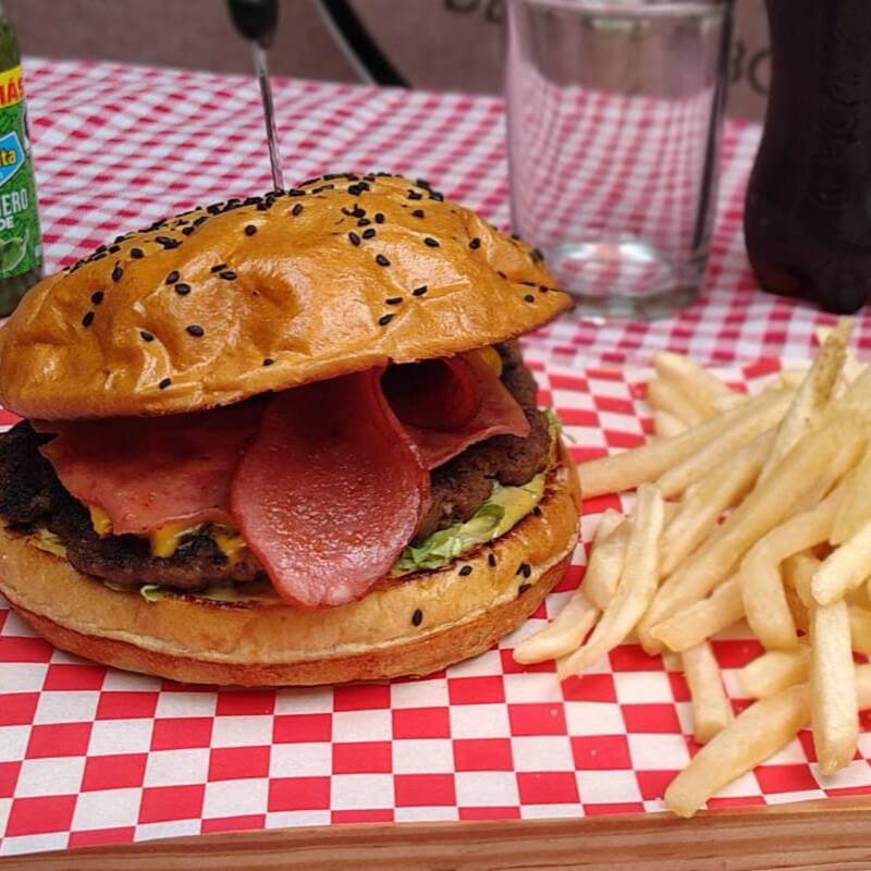 HAMBURGUESA CLASICA