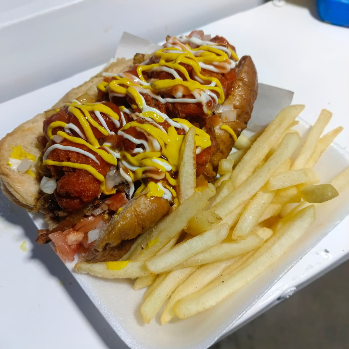 Hotdogs El Monchis con Papas y Boneless
