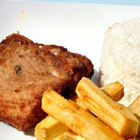 Filete de Pescado con Arroz y Yuca
