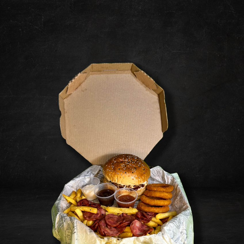 Shelonh Burgue + 150g de batata + 70g de calabresa + 100g de anéis de cebola e molhos.