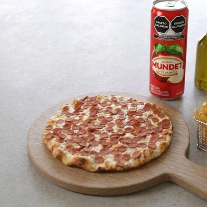 PIZZA TRADICIONAL CHICA, PAPAS 100G Y REFRESCO 355ML