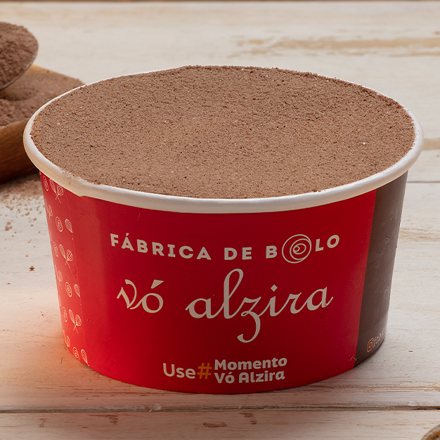 Bolo de Pote caseiro, feito com duas camadas de bolo de churros, com recheio e cobertura deliciosa de doce de leite com açúcar e canela, finalizado com polvilhado de açúcar e canela. Imagem meramente ilustrativa.
