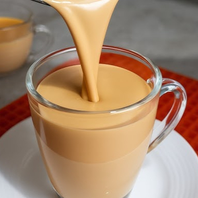 açúcar carameliado e leite quente