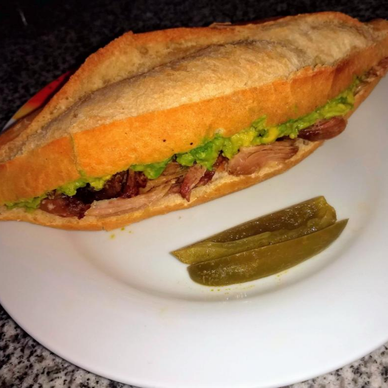 Lonche de Carnitas