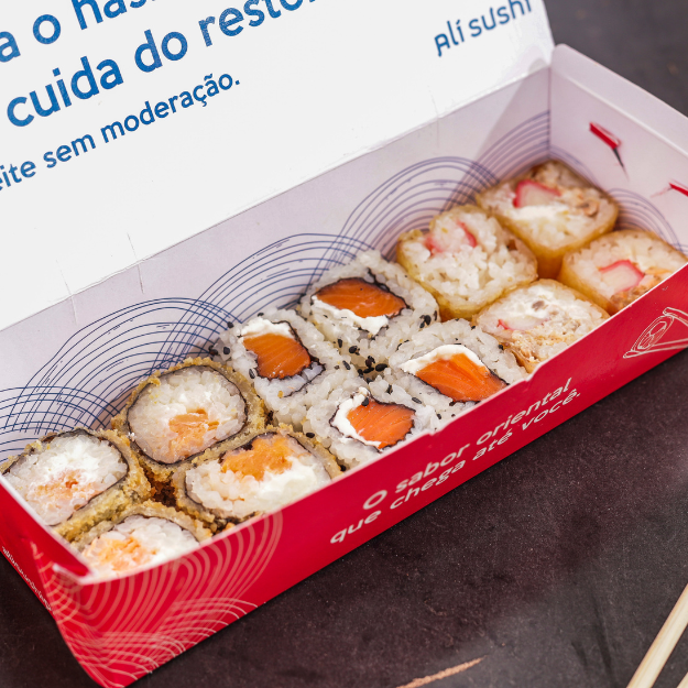 04 Uramaki de Salmão, 04 Carioca de Salmão e 04 Hot Grelhado.