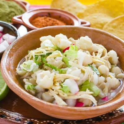 2 pozoles (carnaza) + 4 sopes surtidos