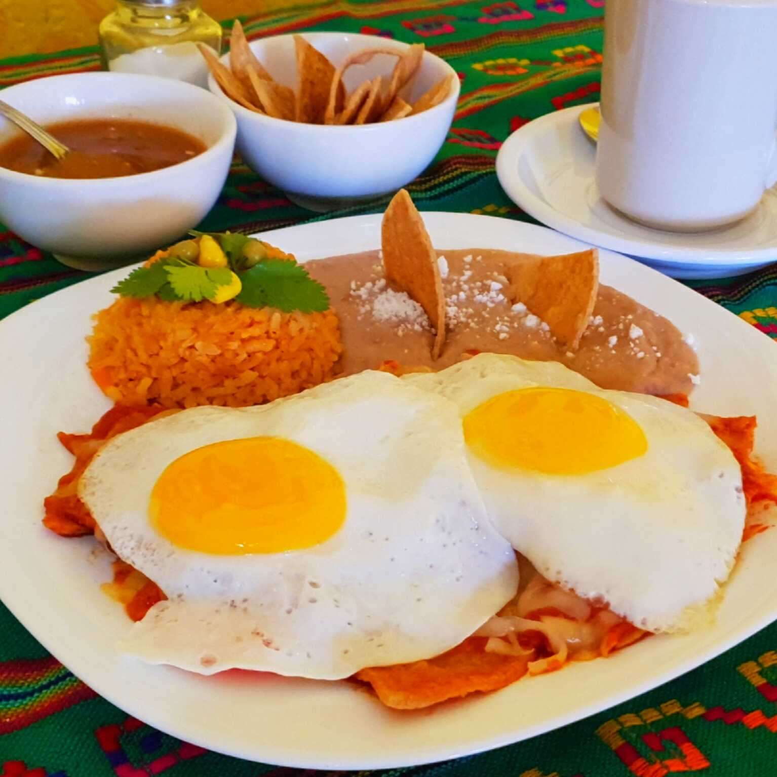 Chilaquiles con Huevo
