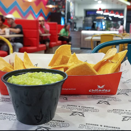 Nachos Sencillos con Guacamole