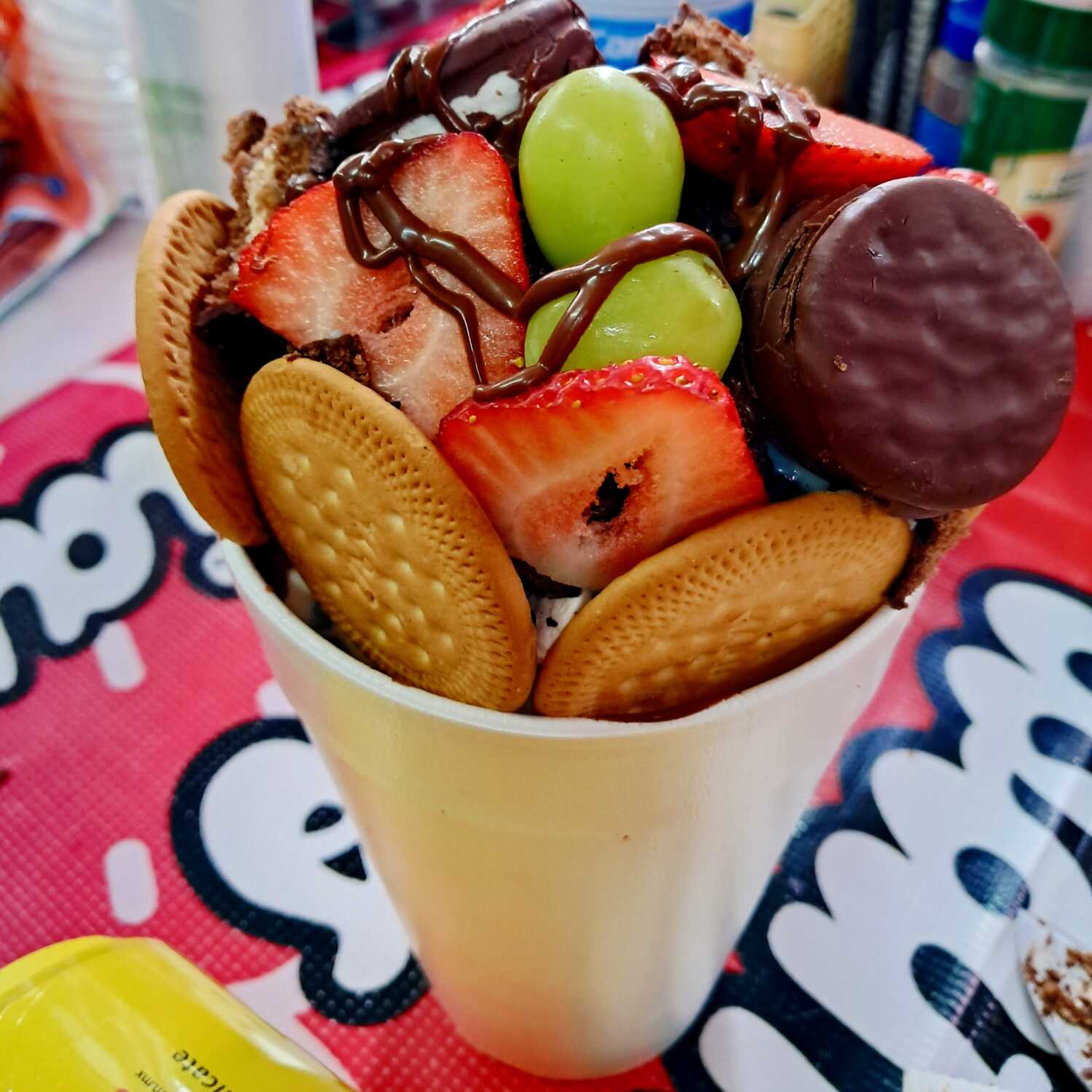 Mega litro de fresas con crema bruse con helado
