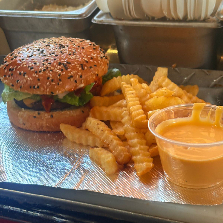 HAMBURGESA CON PAPAS