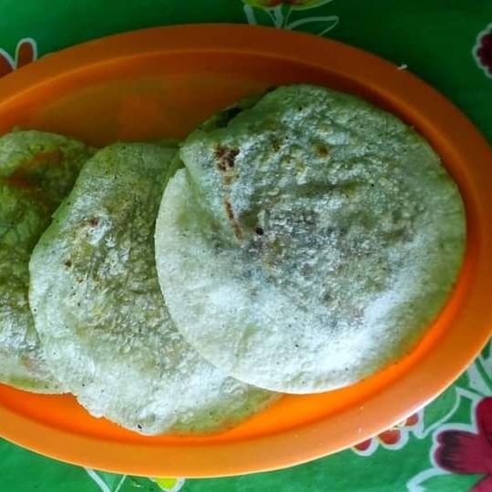 GORDA DE FRIJOLES C/QUESO