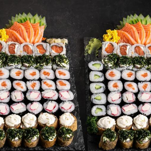 20 hot holls 10 sashimis de salmao 20 hossomaki de salmao 20 hossomaki de kani 10 kapamaki 10 ura de salmao 10 ura skin com couve