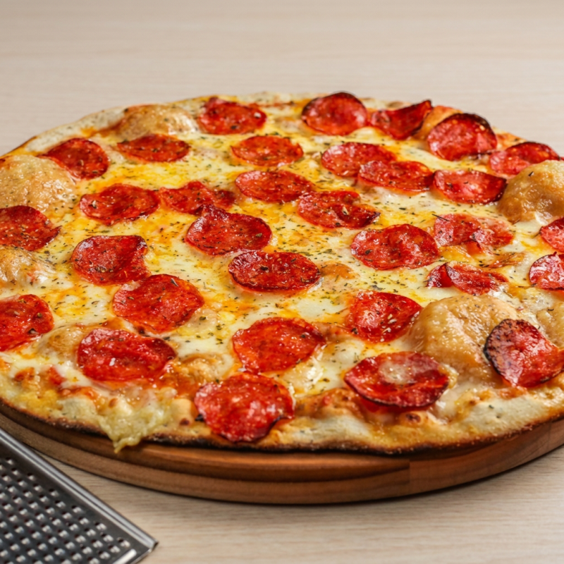 Molho de tomate especial, queijo e pepperoni!