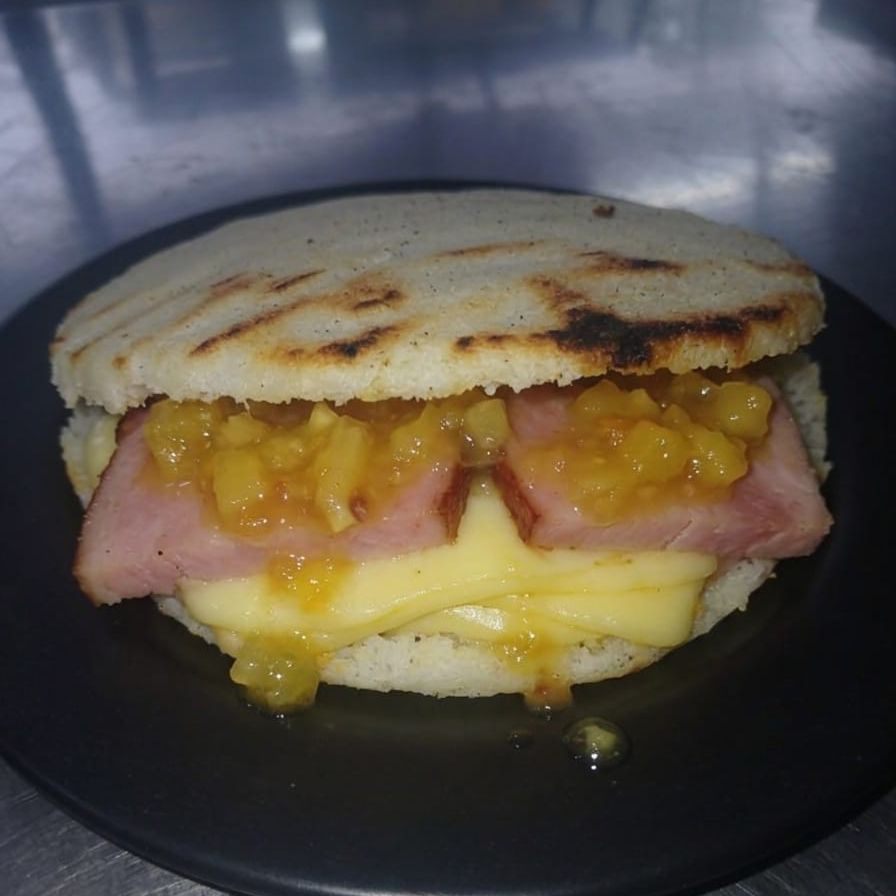 Arepa Hawaiana
