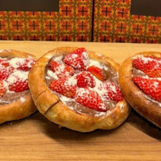 Base de Chocolate ao Leite Morango e Leite em Pó, uma combinação perfeita para os amantes de Doce