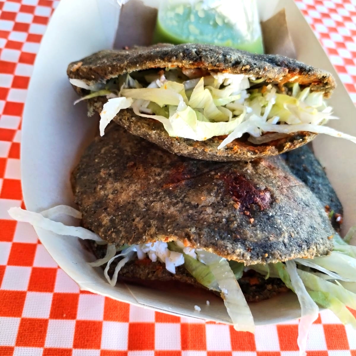 GORDITA DE CHICHARRON ROJO