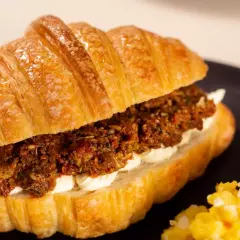 Croissant Pesto Rojo