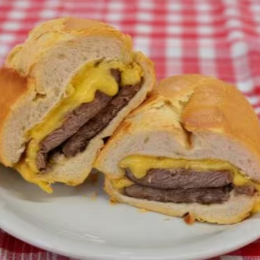 Pão Francês, Iscas de Filé Mignon C/ Queijo.