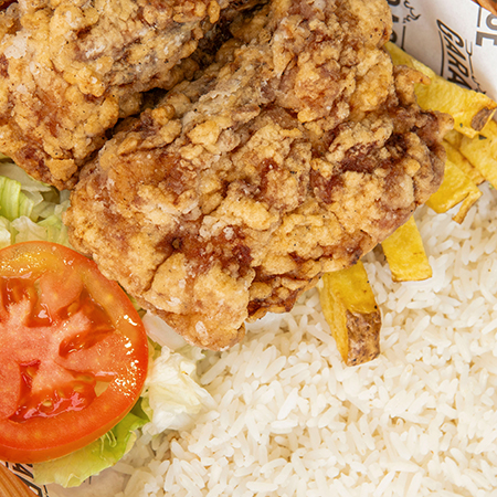 Broaster con Papas, Arroz y Ensalada