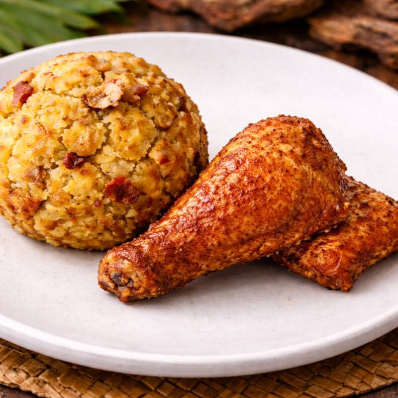 Ala Frita con Bola de Tacacho