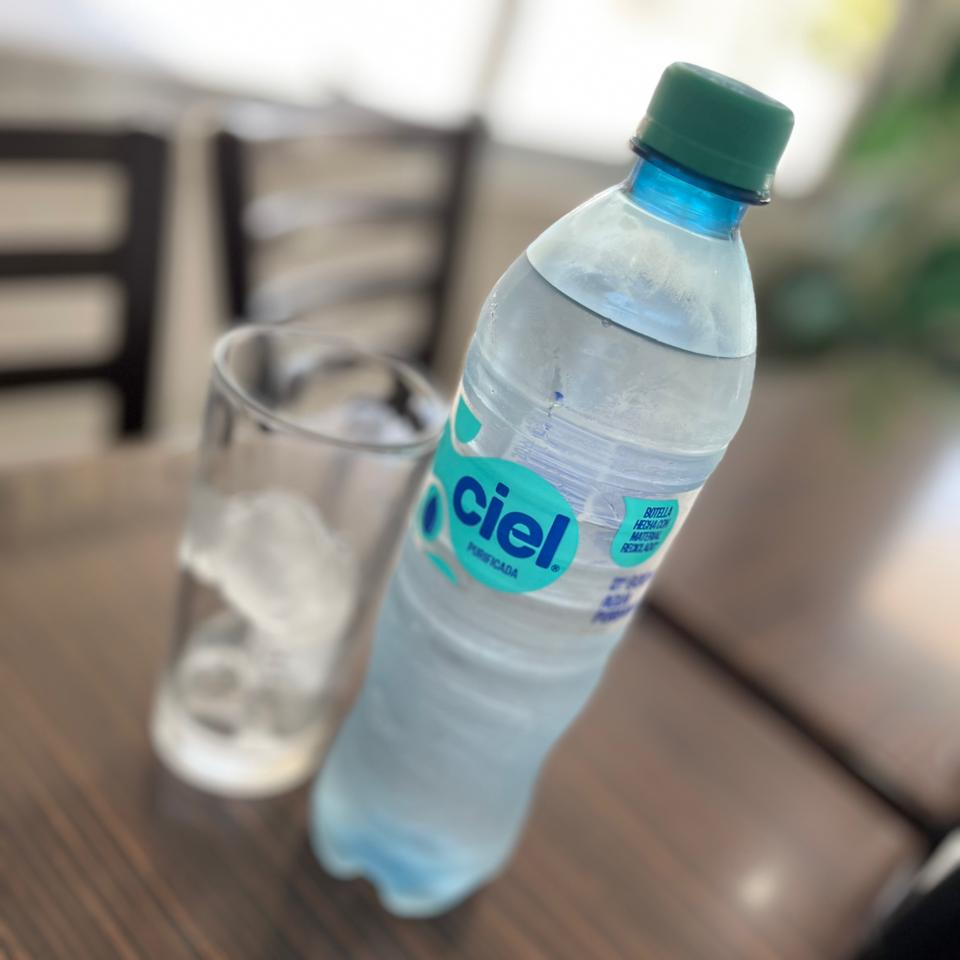 Agua embotellada