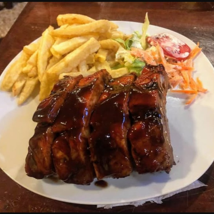 Costilla con Papas y Ensalada