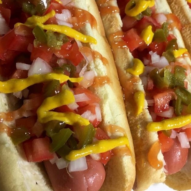 3 Hot Dogs
