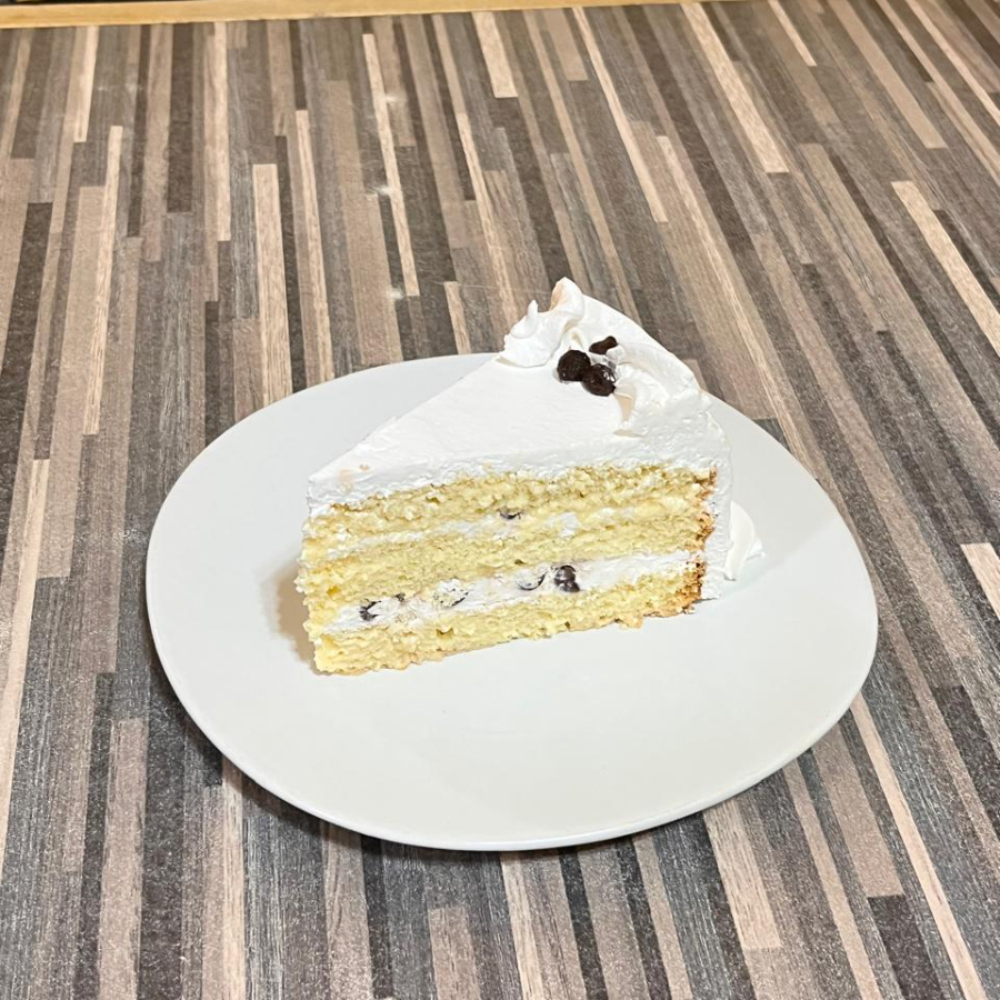 REBANADA DE PASTEL DE 3 LECHES CON DURAZNO