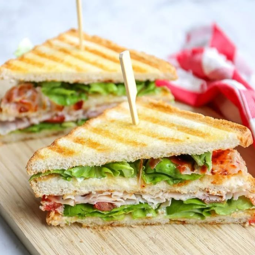 Sándwich Bacon y Pechuga