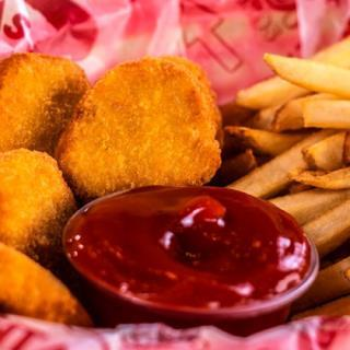 NUGGETS 5 PIEZAS + PAPAS