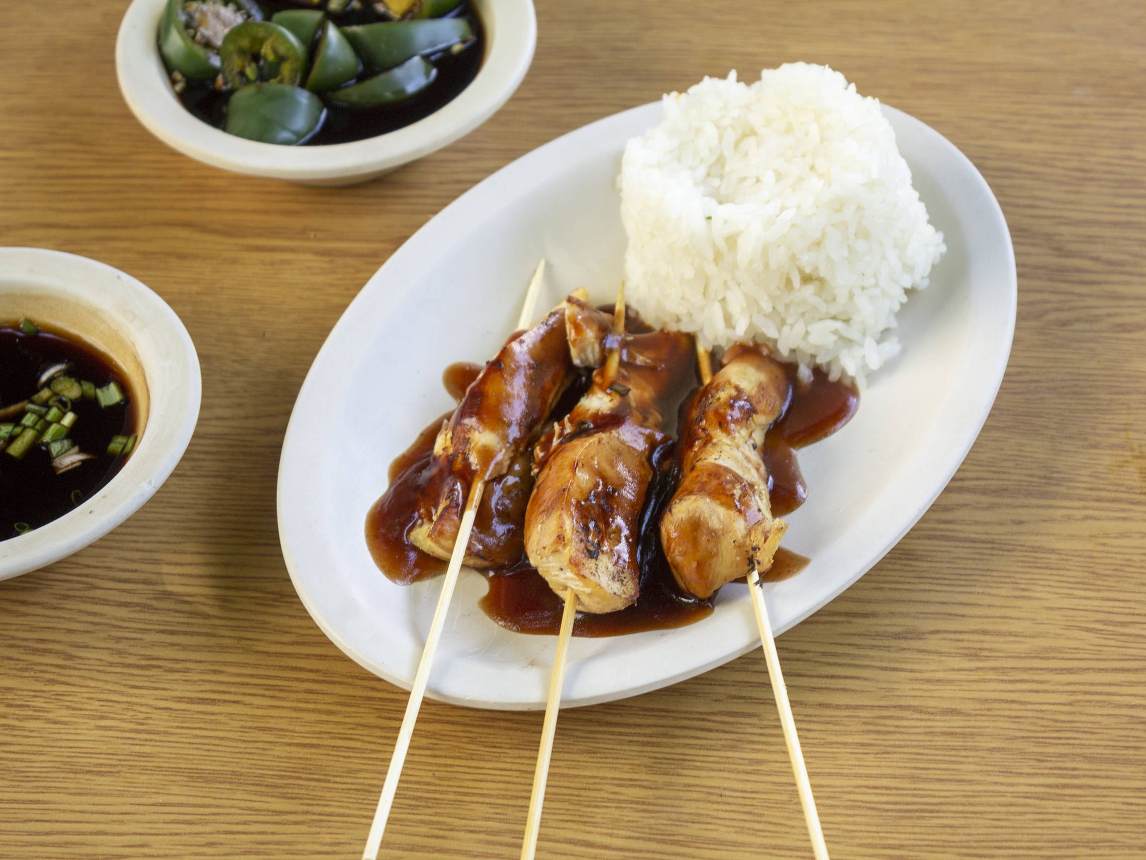 Brochetas Pollo con Salsa Agridulce