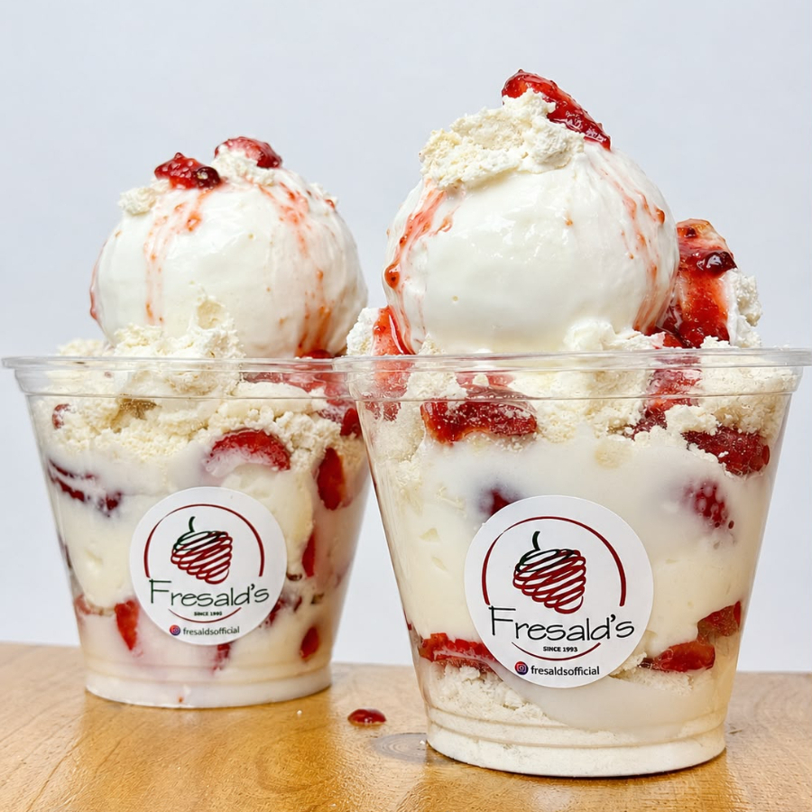 2 Fresas con Crema + Salsa + Helado - 9 Oz
