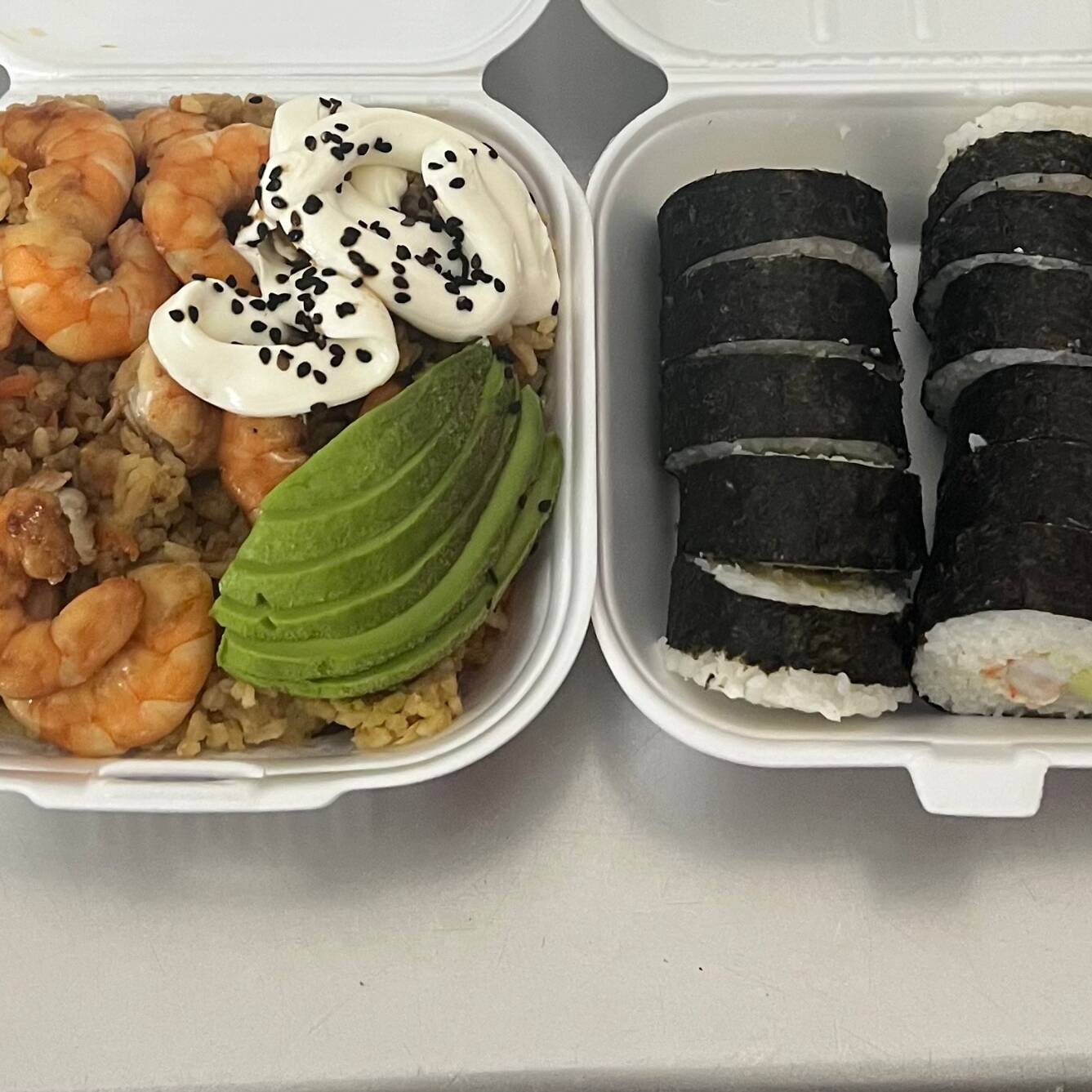 Combo Yakimeshi Especial Camarón+Sushi California