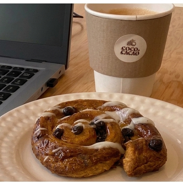 Paquete Endulces, Rol de Canela + Bebida Caliente