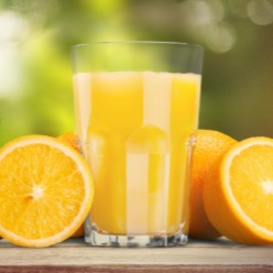 Laranja e gelo (açúcar é opcional)