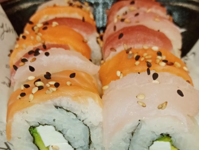 Rainbow Roll 🍣