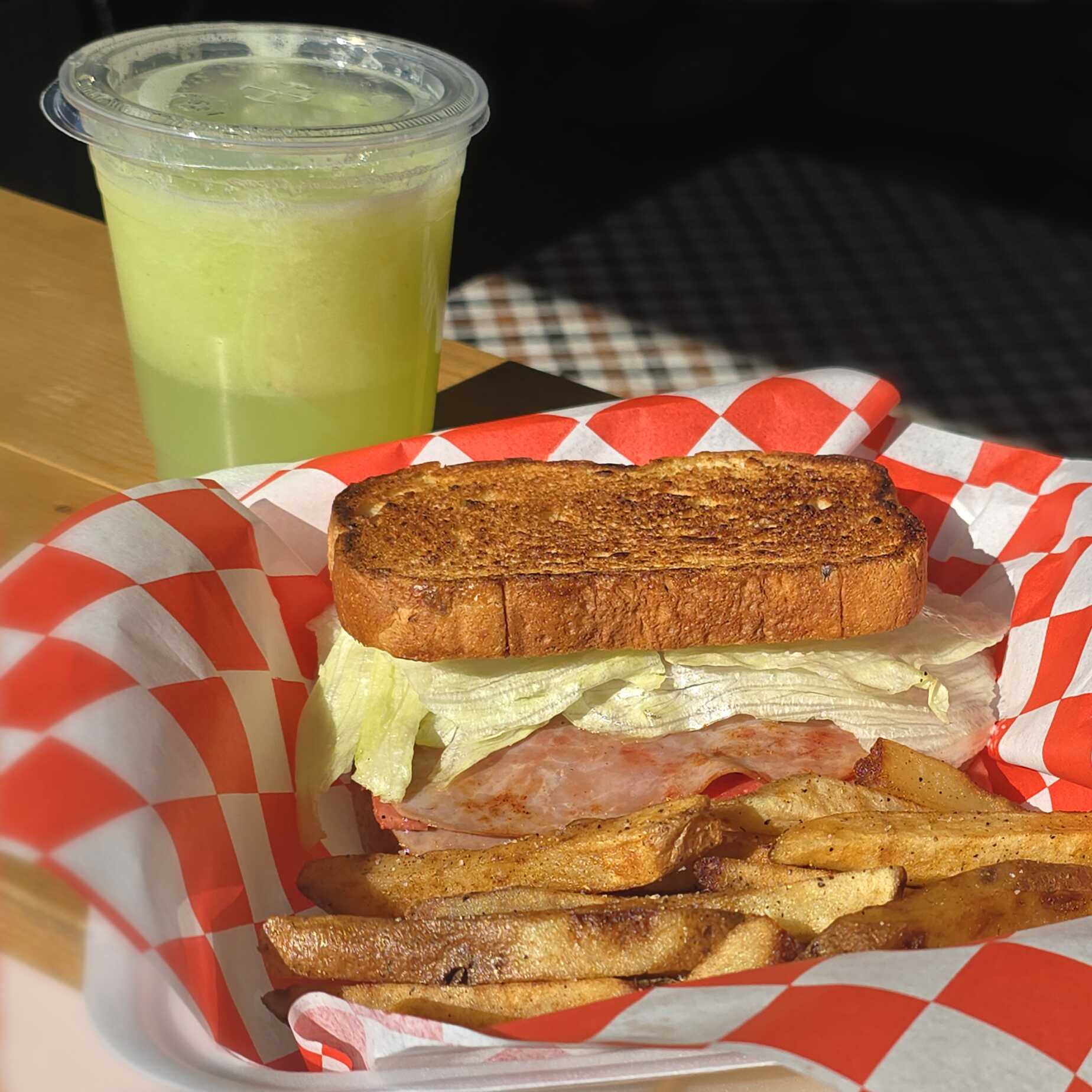 Club Sandwich + Limonada Frutal