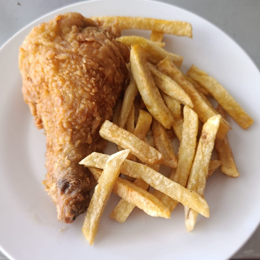 Presas Apanadas con Papas Fritas