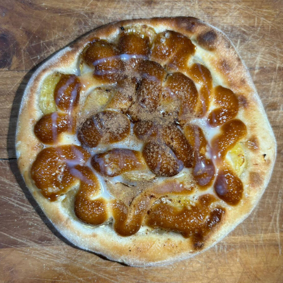 Deliciosa Esfiha feita com Chocolate Branco, Banana, Canela em Pó e Leite Condensado , Flambada! A Esfiha mais avaliada da Casa! 5 Estrelas!