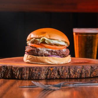 Pão Brioche ,Burguer 160g, Queijo Prato, Molho Especial da Casa, Tomate, Cebola e Alface.