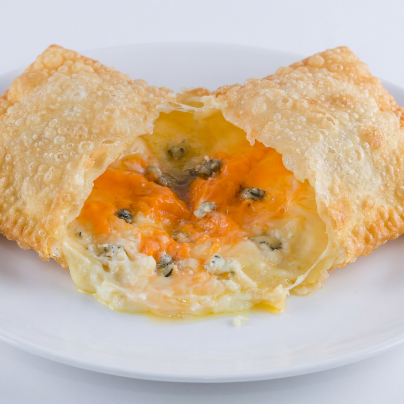 Mussarela, gorgonzola, provolone, requeijão cremoso e cheddar.