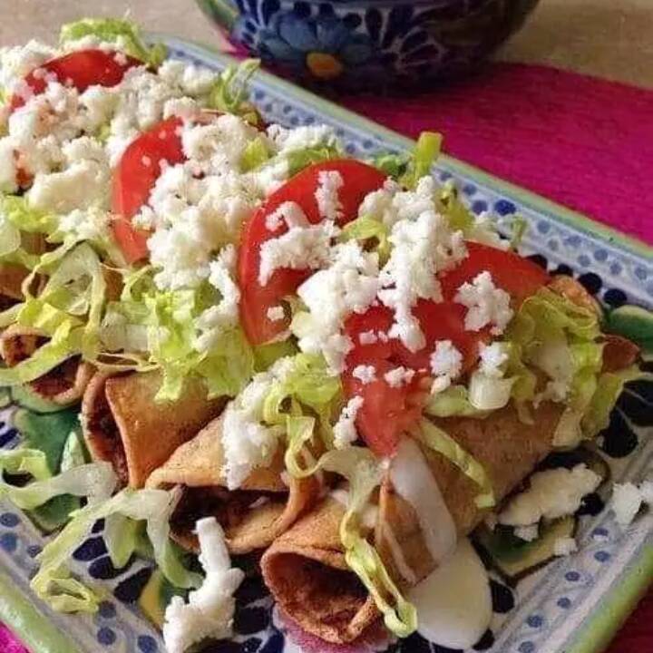5 Flautas de Papa con Pollo y de Queso